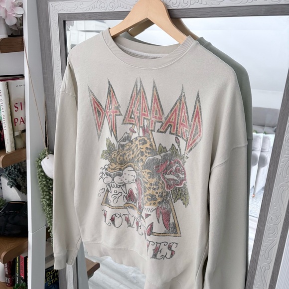 🦋 $10 Def Leppard Graphic Crew - Picture 2 of 3